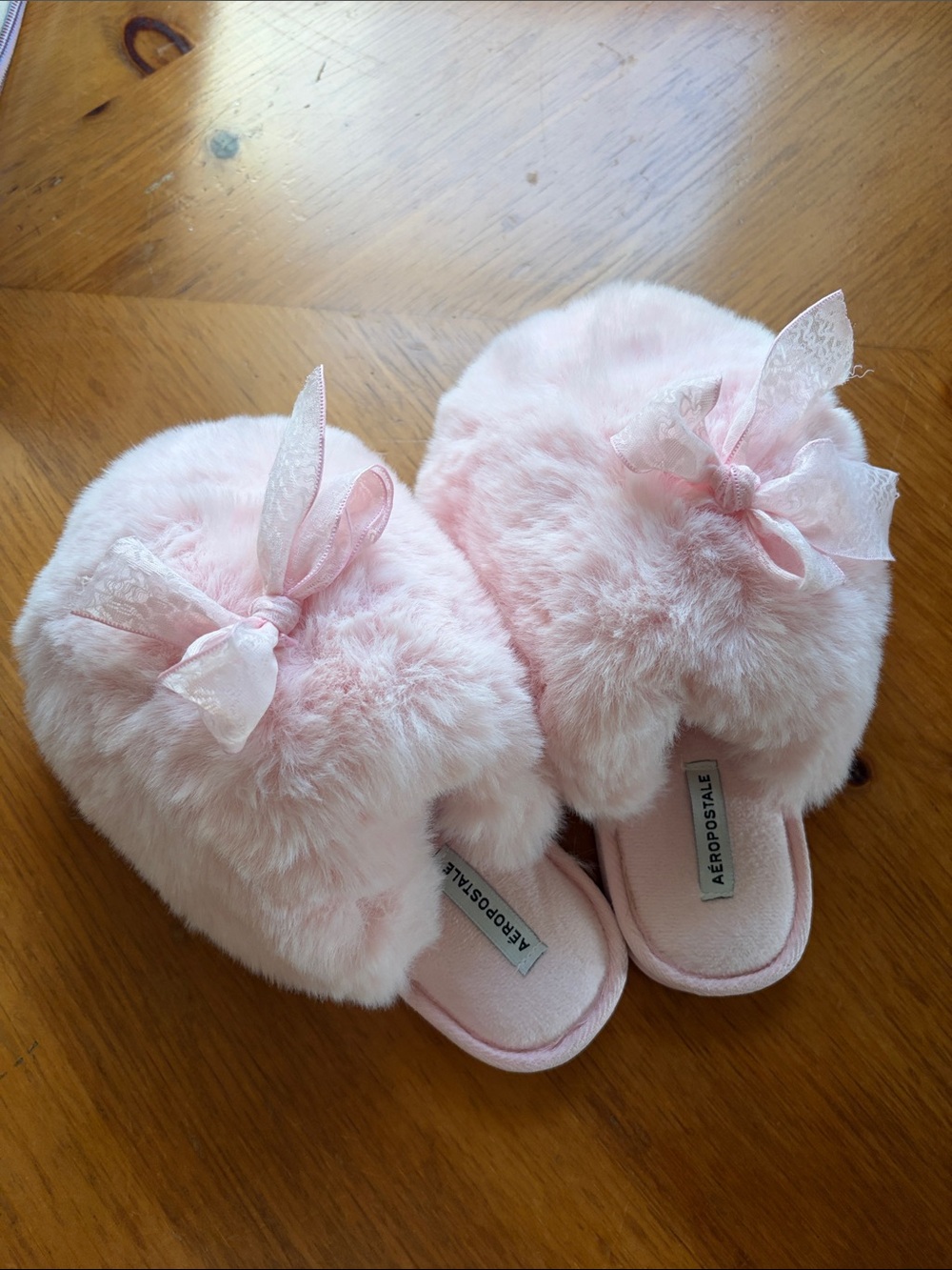 Aeropostale women’s Light Pink Faux-Fur Bow Slide Slippers
